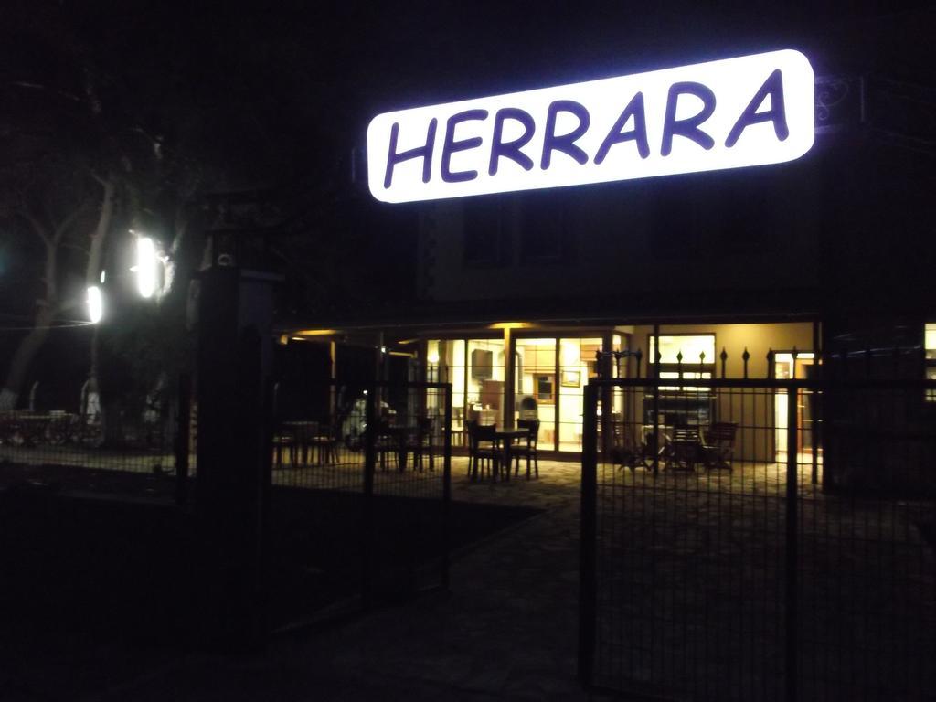 Geyikli Herrara Luaran gambar